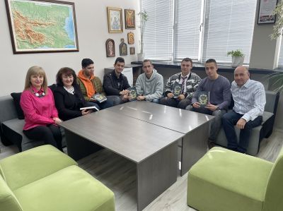 Наградиха участниците в рецитала по случай 3 март 1