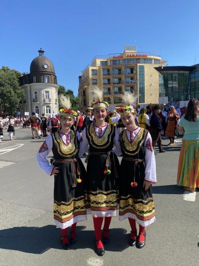 Отлично представяне на танцовата формация към ПГ "Ген. Вл. Заимов", гр. Сопот на фестивала "Танцуваме заедно" - "Хоро край Поморийския бряг"  7