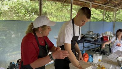 Първа награда за най-вкусни мекици спечелиха възпитаници на ПГ Ген. Владимир Заимов в Празника на мекицата в Свежен 3